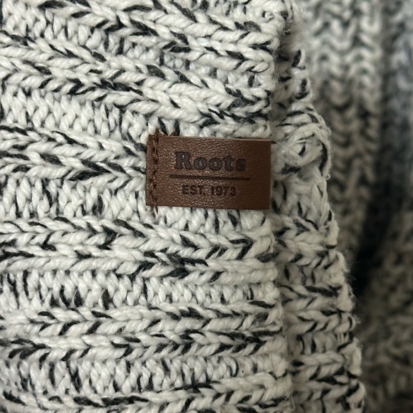 Roots Grey and White Knit Turtleneck Sweater - Picture 3 of 5